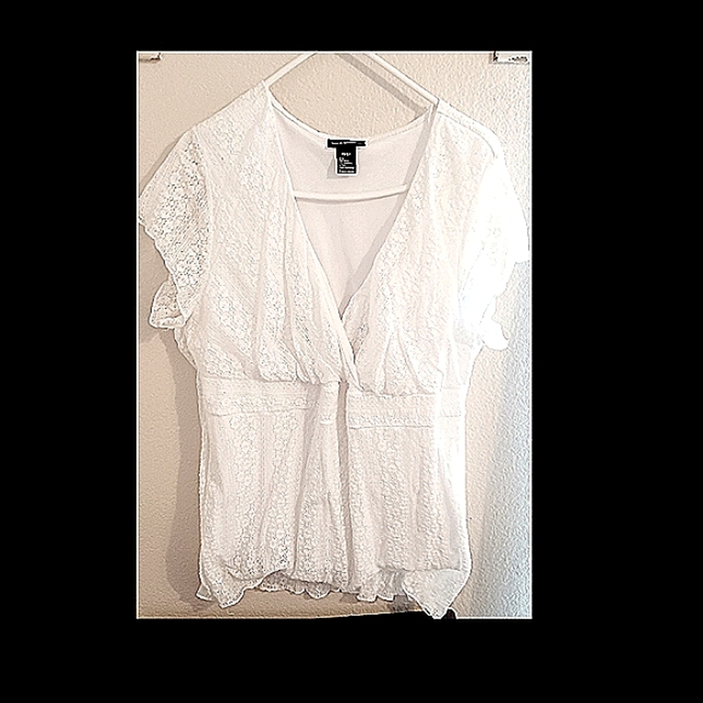 PRE-OWNED* WHITE LINED LACE SHIRT, BY, LANE BRYANT